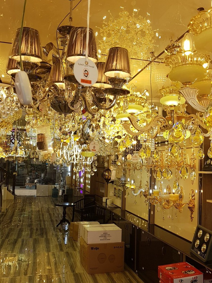 الأدوات والمعدات الكهربائية والإنارة