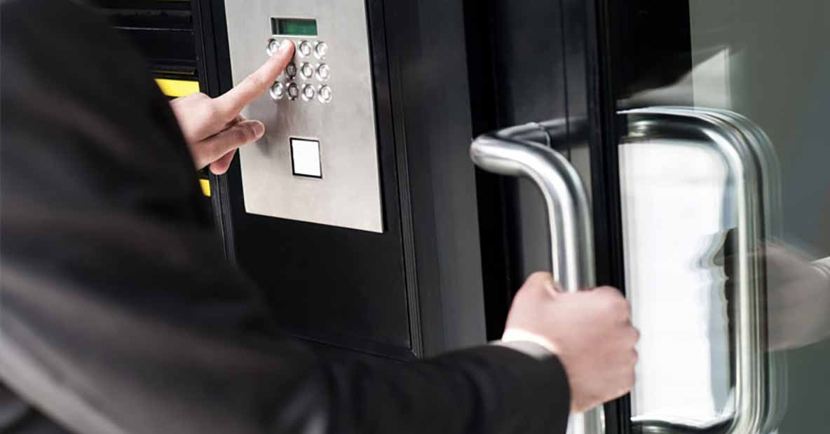 أنظمة التحكم في الدخول (التحكم في الأبواب إلكترونيا)